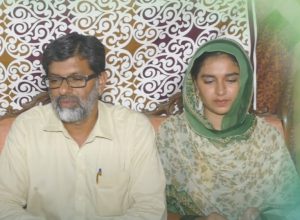 Aliza Sehar with her father Ch. Saeed