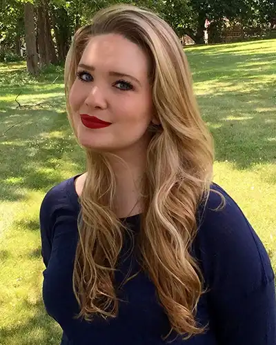 Sarah J. Maas Net Worth: How Much Is She Worth in 2024?
