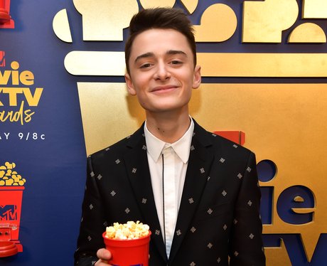 Noah Schnapp Relationships: Everything You Need to Know